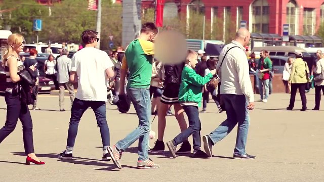 Деньги решают всё - Лапанье в Машине, Лизать Подошву, Прыжок в Пруд