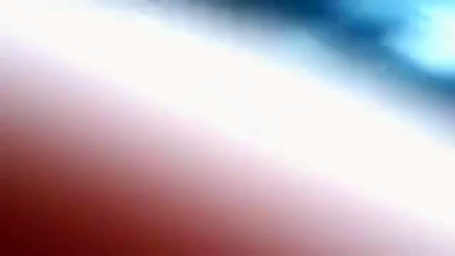 Condutor enraivecido sai do carro e espanca outro velho condutor mas de pressa se arrependeu!