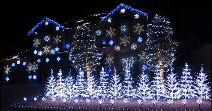 Magique : Il décore et anime sa maison sur la musique de la Reine des Neiges !