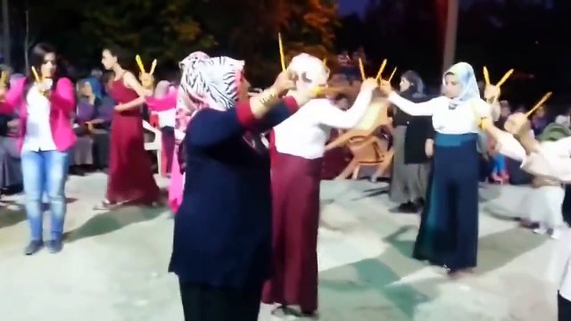 Bayanlardan Yöresel Kaşık Oyunu