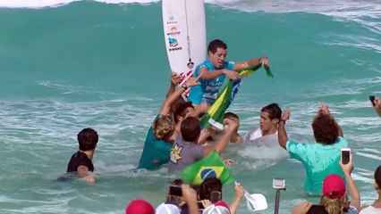 Mineirinho é campeão mundial de surfe