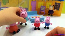 toy Peppa Pig Family Playset with Peppa Pig, George, Daddy Pig and Mummy figures playdoh