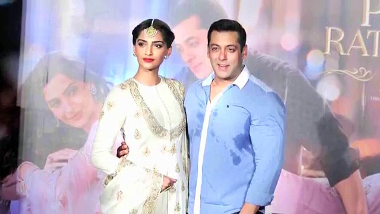 SonamKapoorHotCle-
