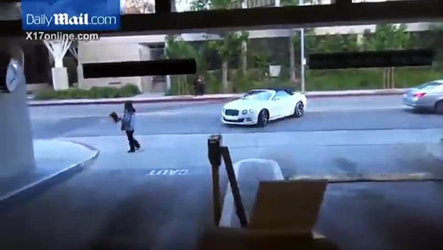 Khloe Kardashian goes to visit Lamar Odom in Nebraska shirt