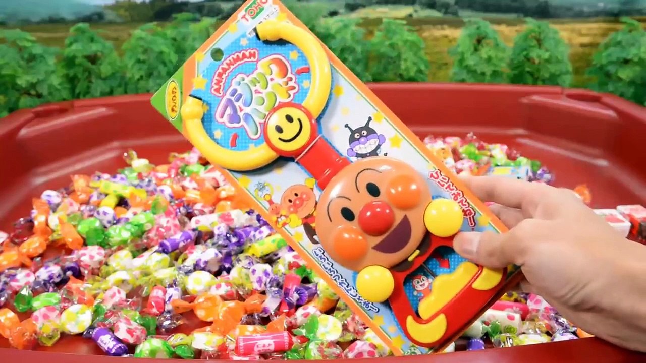 マジックハンドでお菓子取り❤アンパンマン アニメ＆おもちゃ Anpanman toys anime