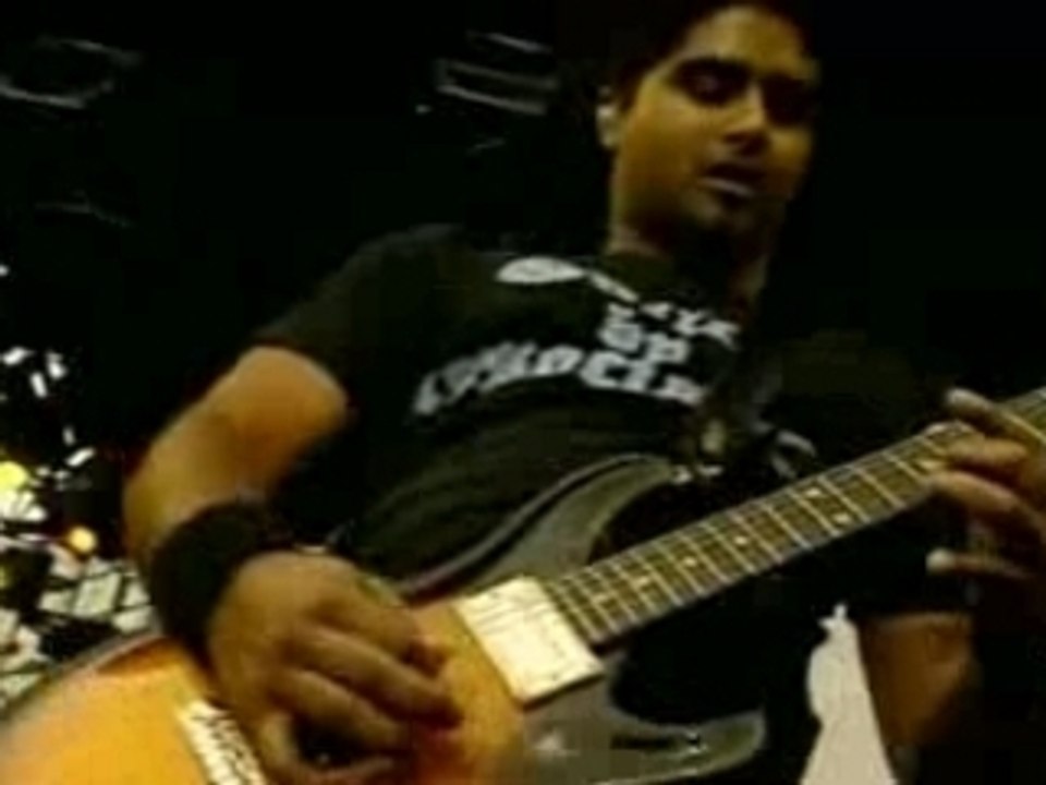 Sum 41 In Too Deep (Live)