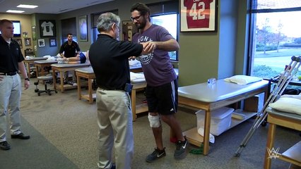 Seth Rollins begins physical therapy on his knee: WWE.com Exclusive, November 25, 2015