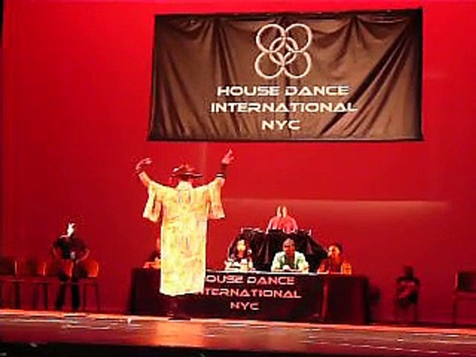 HDI 2010 Cesar Valentino vogue judge perfomance