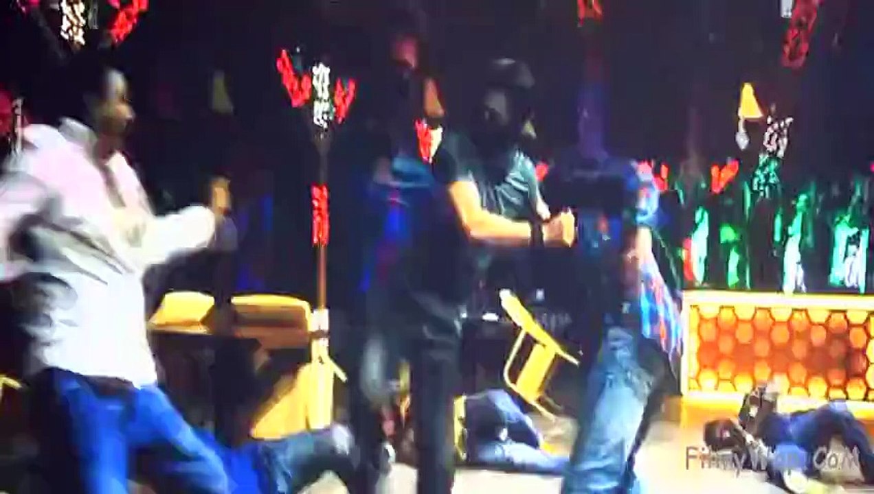 Dilwale_{2015} SUPER FIGHT SCENE HD!!!