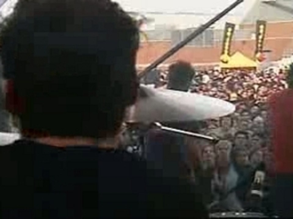 Simple Plan Grow Up (Live)