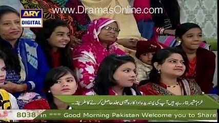 See How Dr Khuram is Flirting with Mahira Khan in a Live Show