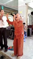 Cụ Bà hát Áo Mới Cà Mau quá hay