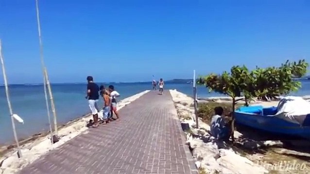 Melihat Pesona Pantai Mertasari Bali