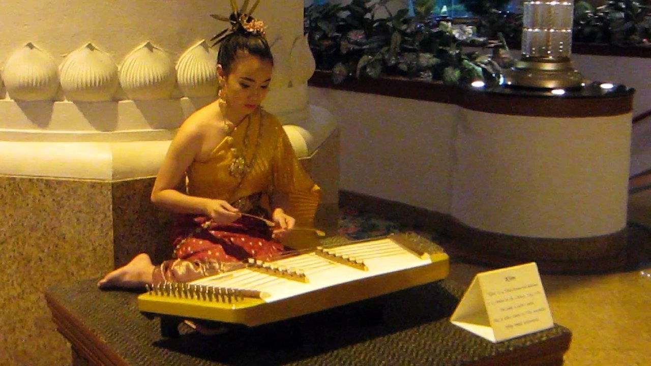 MUSIQUE TRADITIONNELLE A CHIANG MAI (THAÏLANDE) LE 22 NOVEMBRE 2015