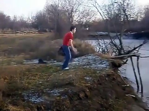 buz tutmuş nehire takla atarak atlamak