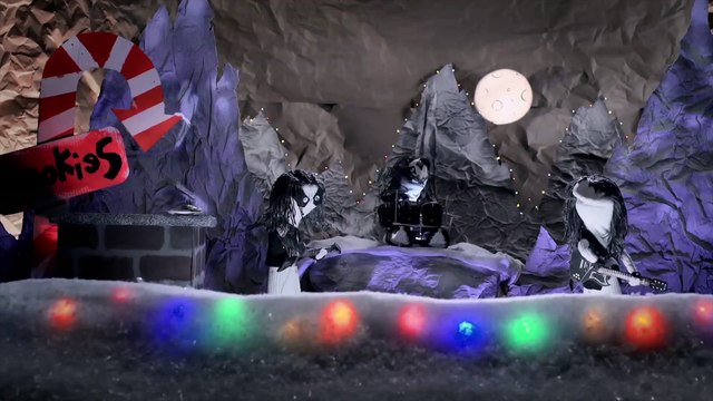 [VOSTFR] Immortal Christmas II - The Summoning (Sock Puppet Parody)