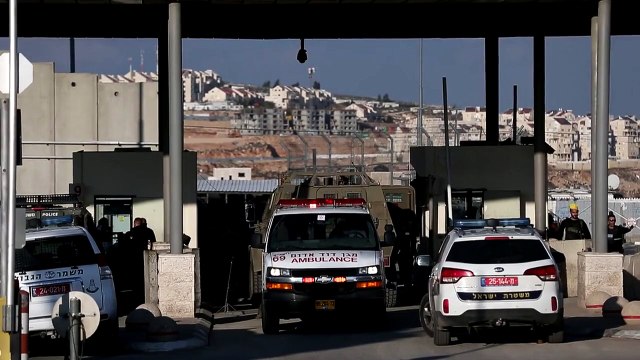 Palestino tenta atropelar policiais e soldados israelenses