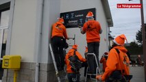 Quimperlé. Aïta démonte les panneaux à la gare pour les amener à Rennes