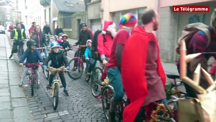 Saint-Brieuc. Le Père Noël circule à vélo ! (Le Télégramme)