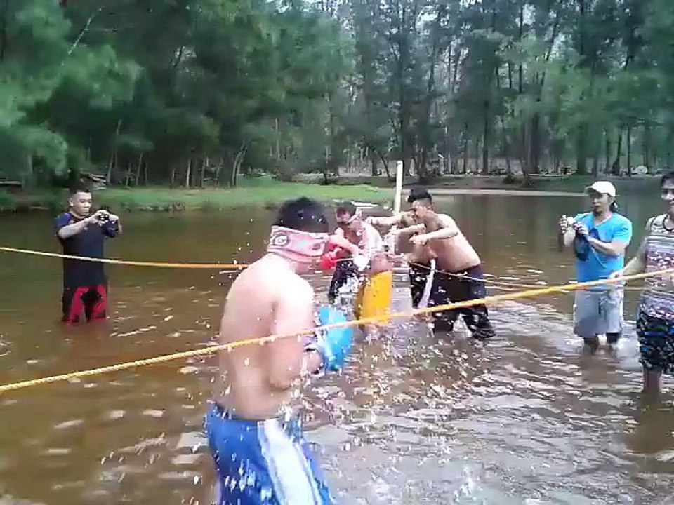 blindfolded-river-boxing