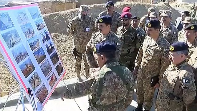 Army chief's visits North Waziristan, Zar-e-Azb troops, tribal elders