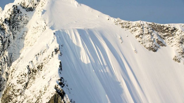 Un skieur survit après une chute de 500 mètres