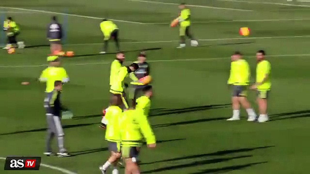 Espuelazo de Toni Kroos, hombro de Cristiano Ronaldo y tacón de Isco en el entrenamiento