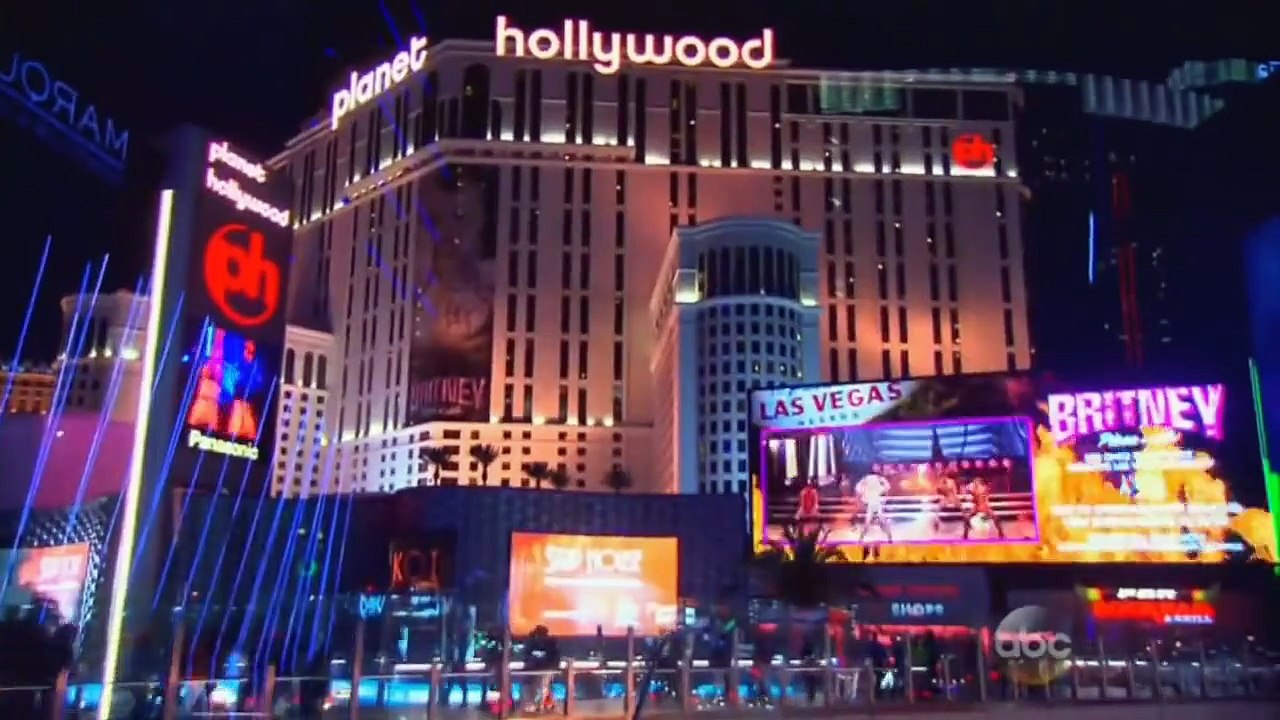 Britney Spears & Iggy Azalea Perform Pretty Girls @ 2015 Billboard Music Awards