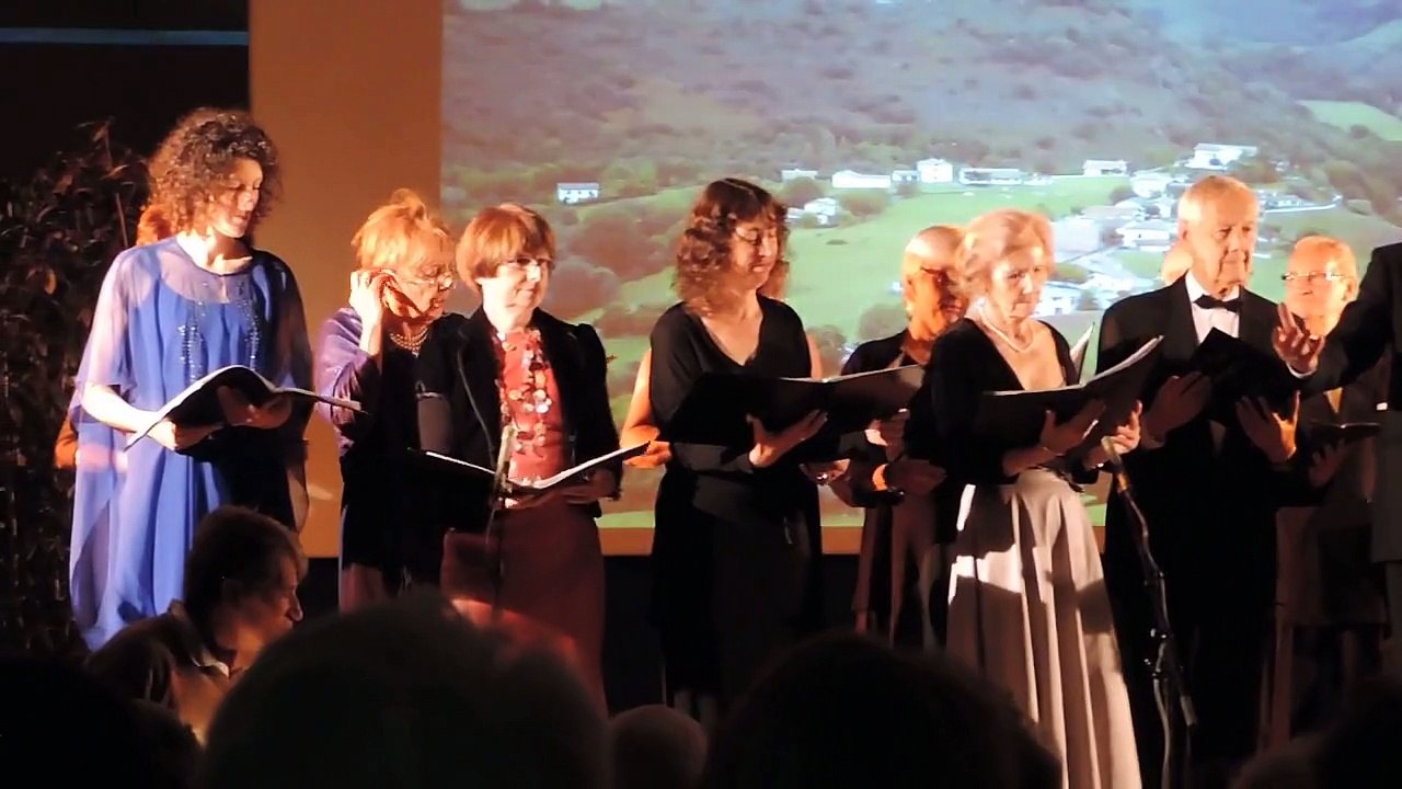 Entrée de Vincent..chanter par George.........Antibes..6/12/2015