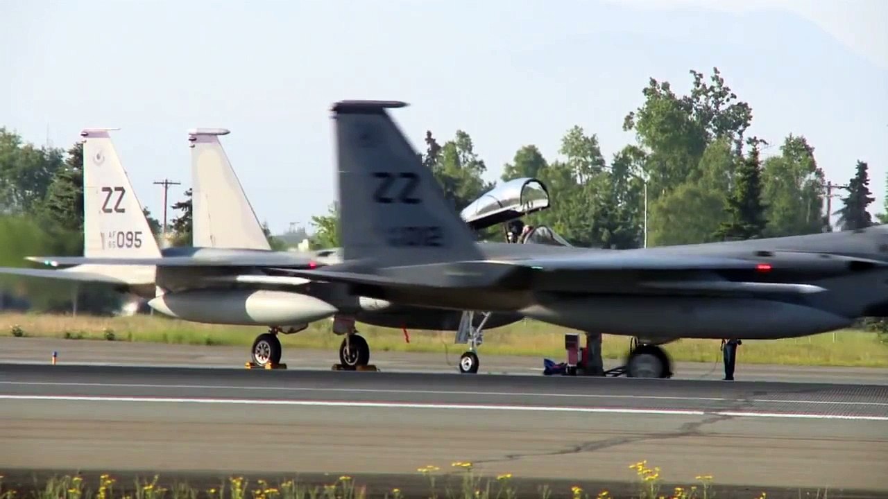 Those Who Love Airplanes Will Love this Video - F-22C-17F-15etc Taking off