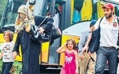 Shahid Afridi's Family in Geo Inaam Ghar (1)