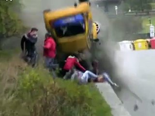Самая удачная авария на гонках