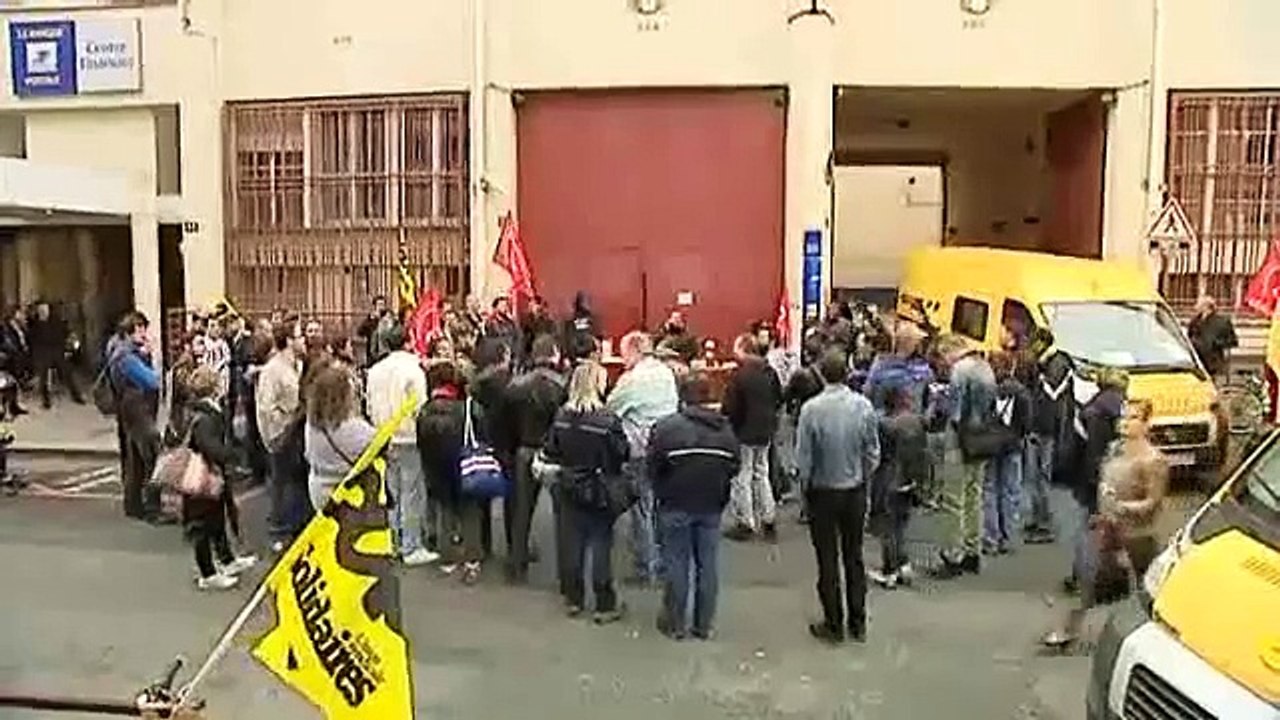 Quatre syndicalistes SUD de La Poste en garde à vue