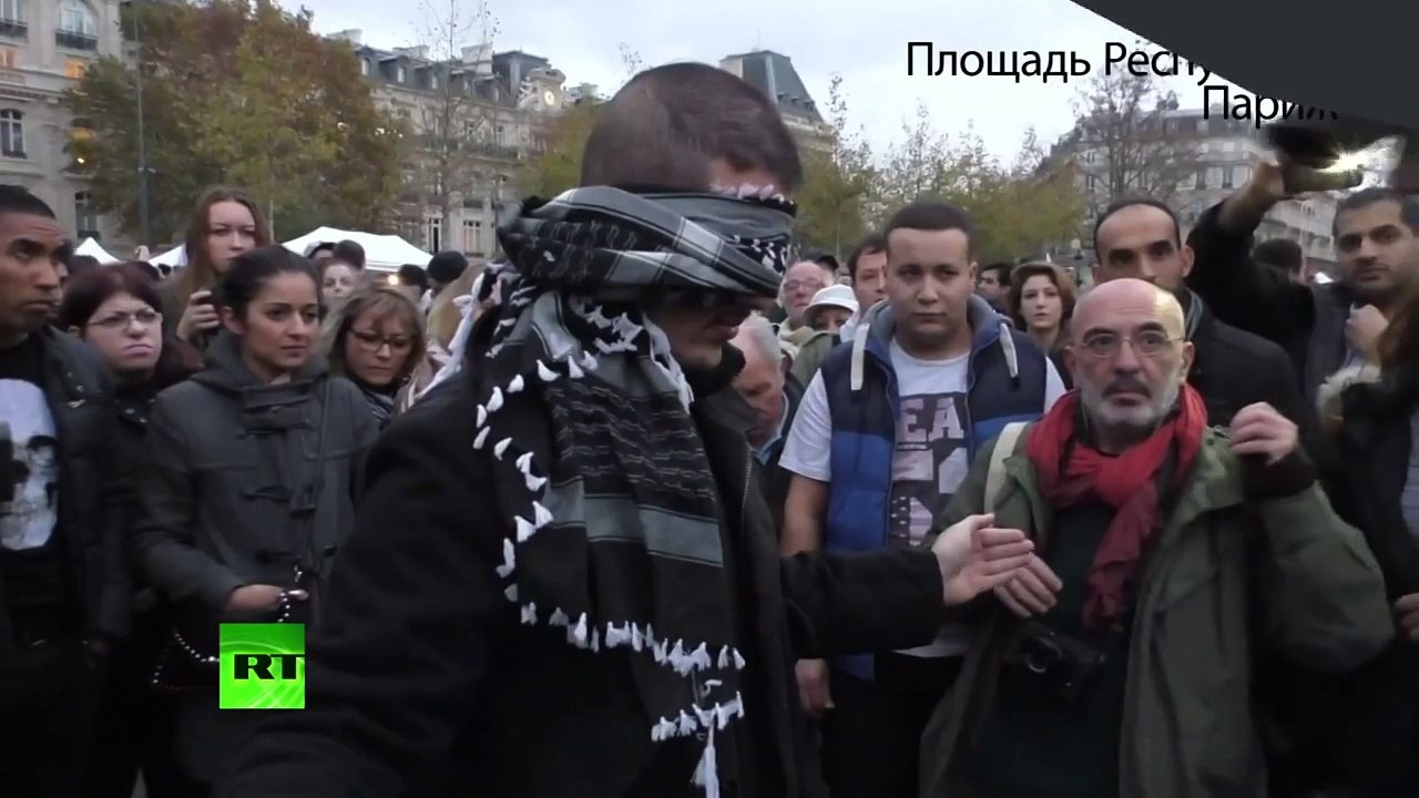 «Обнимите меня, я не террорист»_ мусульманин устроил акцию в центре Парижа - копия