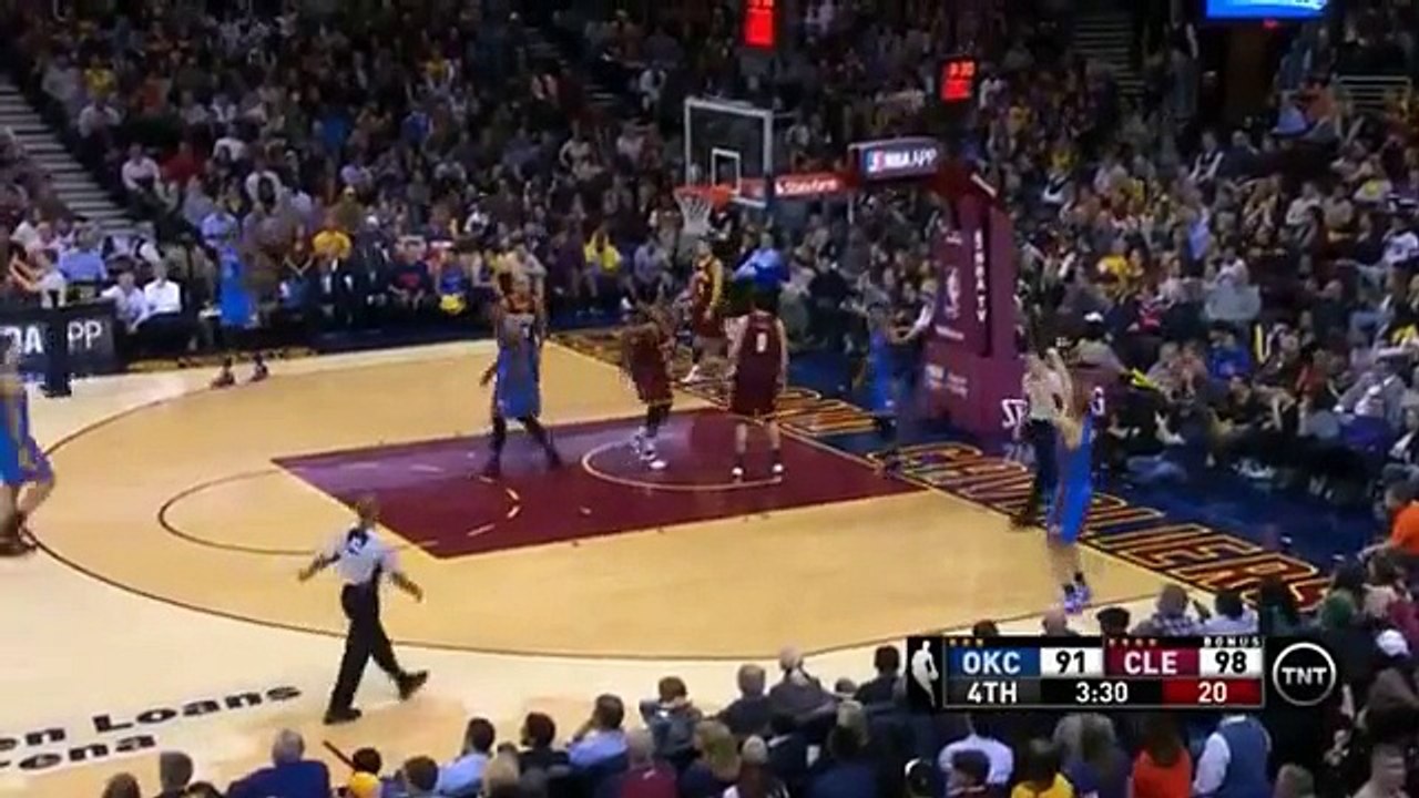 La esposa del golfista Jason Day sufre aparatosa caida de Lebron James