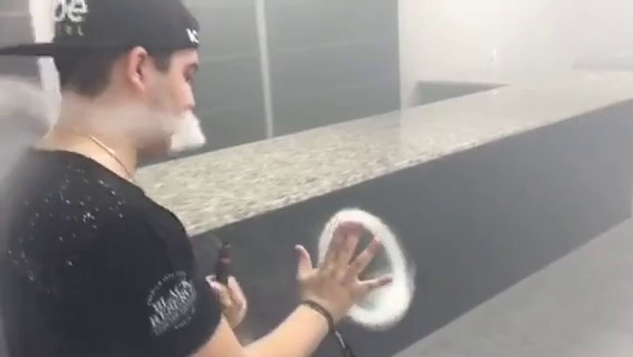 Trucs de fou avec la fumée