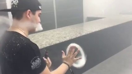 Trucs de fou avec la fumée