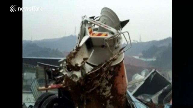 Rescuers search for survivors in China landslide