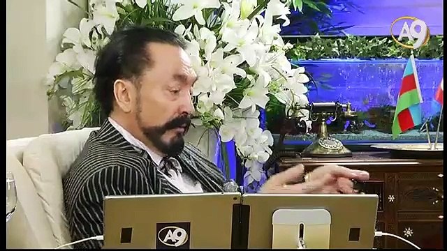 İnsanların telefon ve dizi müptelası haline gelerek düşünme ve üretme yeteneklerini kaybediyorlar.