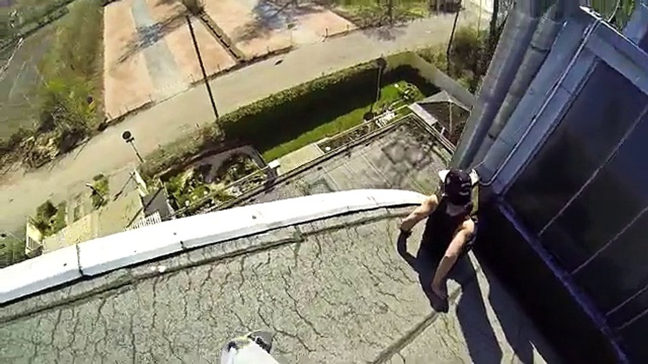 STUCK ON A ROOF - EXTREME PARKOUR FAIL - GoPro HERO4