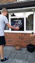 شاب كاد ان يشعل النار في وجهه