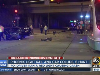 Car, light rail collide in Phoenix