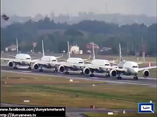 5 Passenger AirPlane Fly Together.