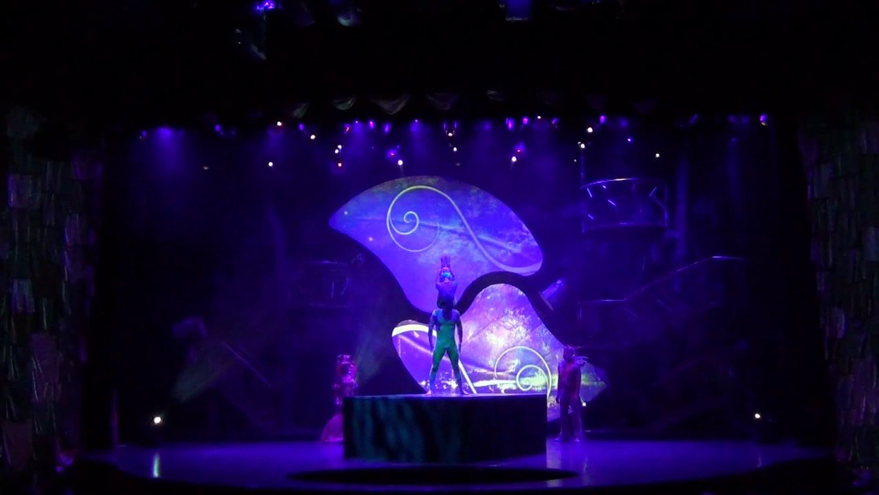 Statue Act - Slow Motion ,  # 1190 , represented by Stefani Art