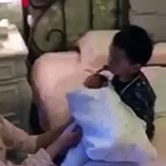 Little boy meets his sibling for the first time. - YouTube
