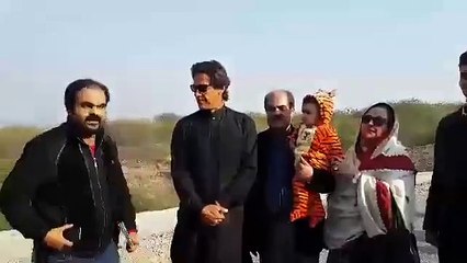 See How Imran Khan's Fan Made his Video while IK was Going to Bani Gala