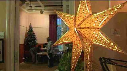 Espumillón, lucecitas y bendiciones en las elecciones más navideñas