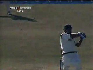 Shoaib Akhtar  156.2km_h BEAMER to MS.Dhoni 2006