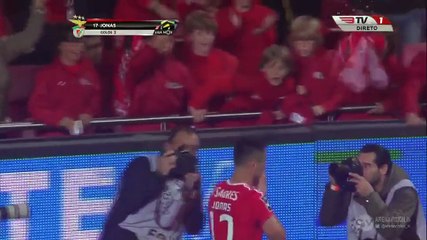 Скачать видео: 2-1 Jonas Goal Portugal  Primeira Liga - 20.12.2015, SL Benfica 2-1 Rio Ave