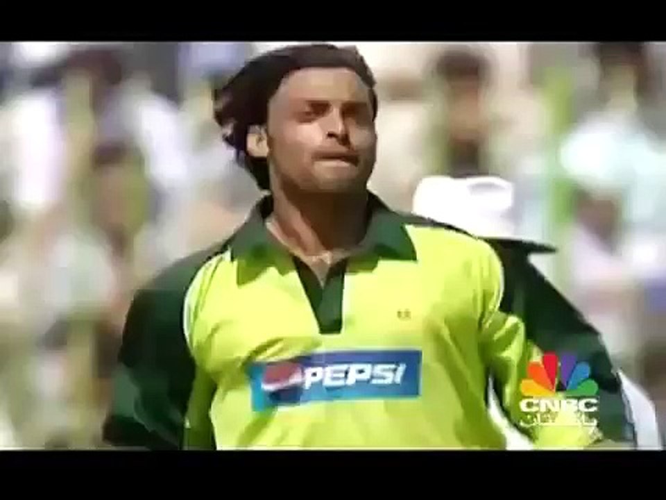 SHOAIB AKHTAR WORLD-FASTEST BOWLER